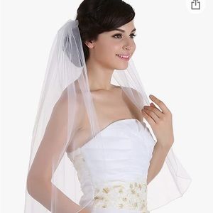 NWT Pencil edge elbow length veil ivory